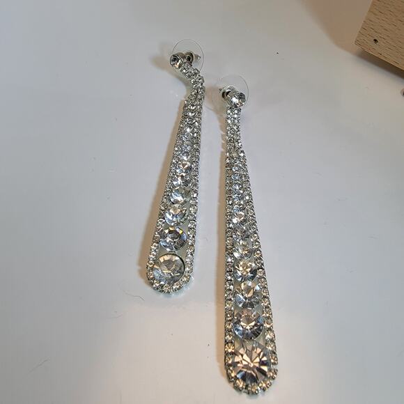 Vintage Rhinestone Dangle Earrings – Sparkling Crystal Drop for Elegant Appeal - Picture 1 of 10